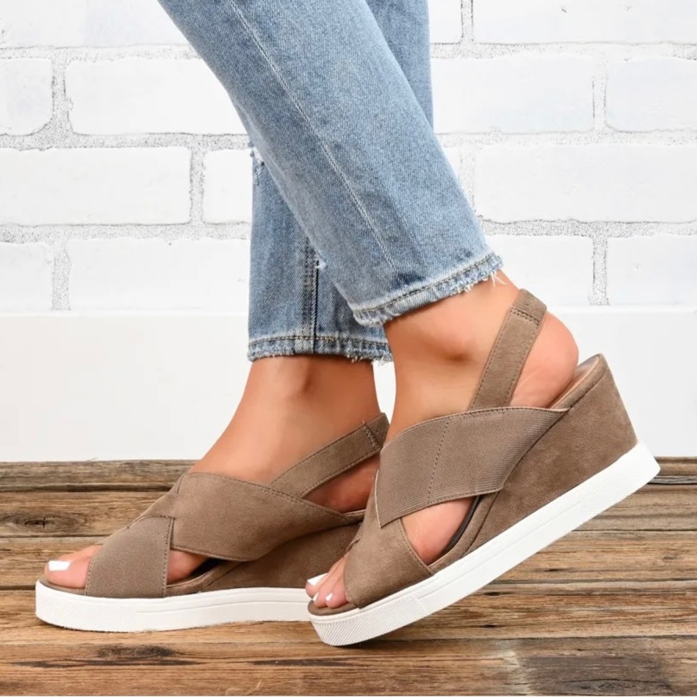 Brinley Co. Womens Sling-Back Wedge Sandal Size 6.5